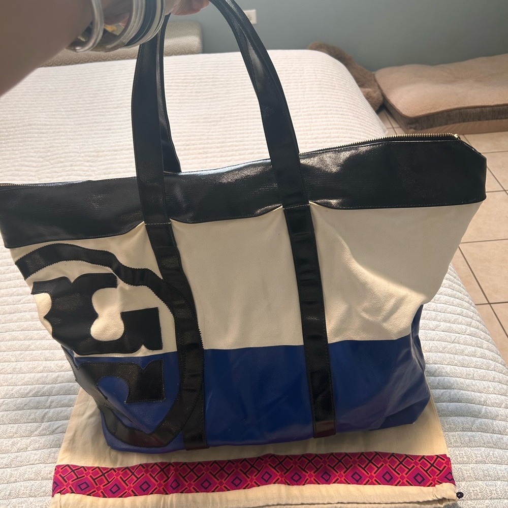 Tory Burch WEEKENDER Canvas & Vinyl Beach Tote Bag - Picture 11 of 12